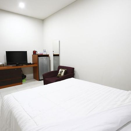 Reddoorz @ Menteng Jacarta Exterior foto